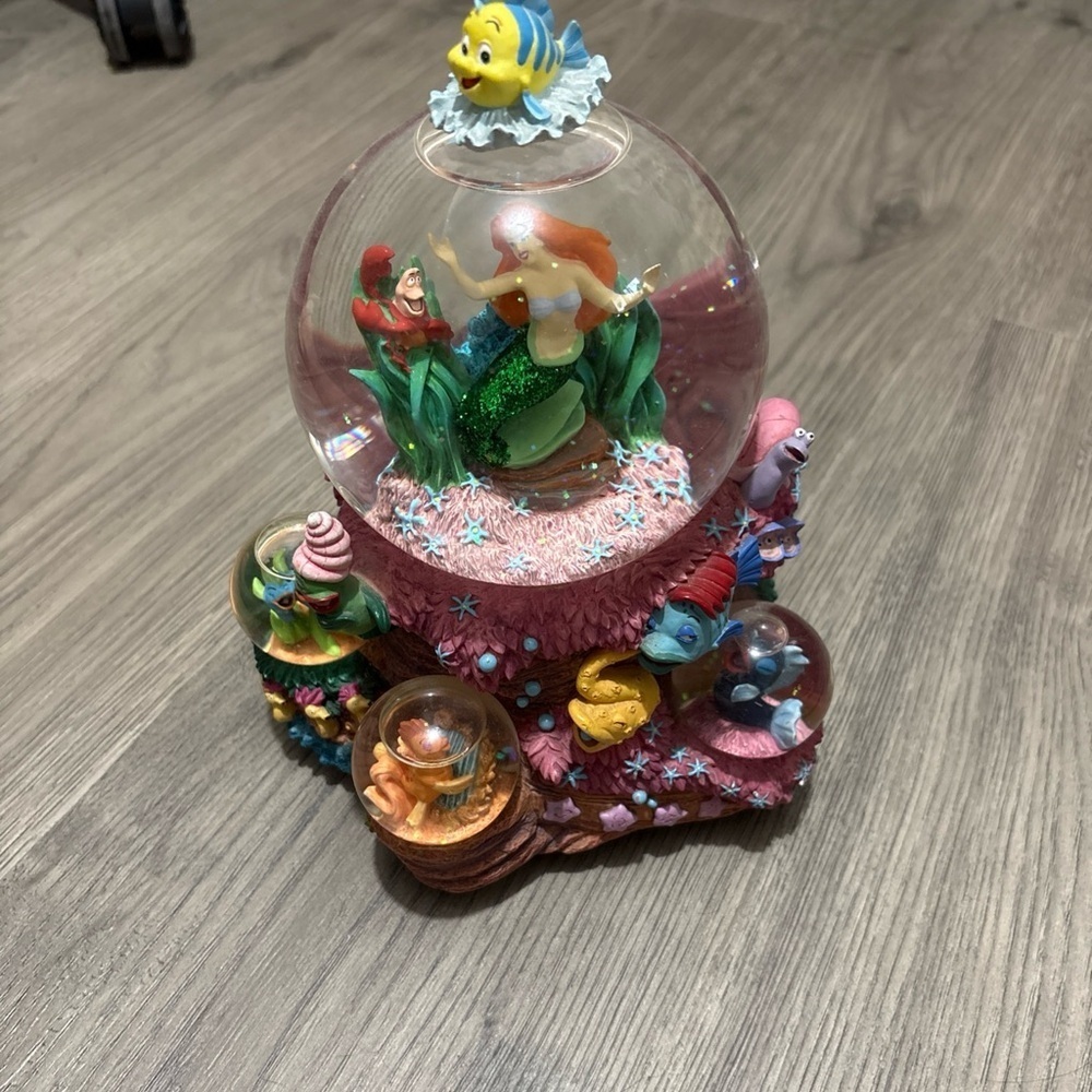 Disney The Little Mermaid Ariel “Under The Sea”Musical Snow Globe. Music Works